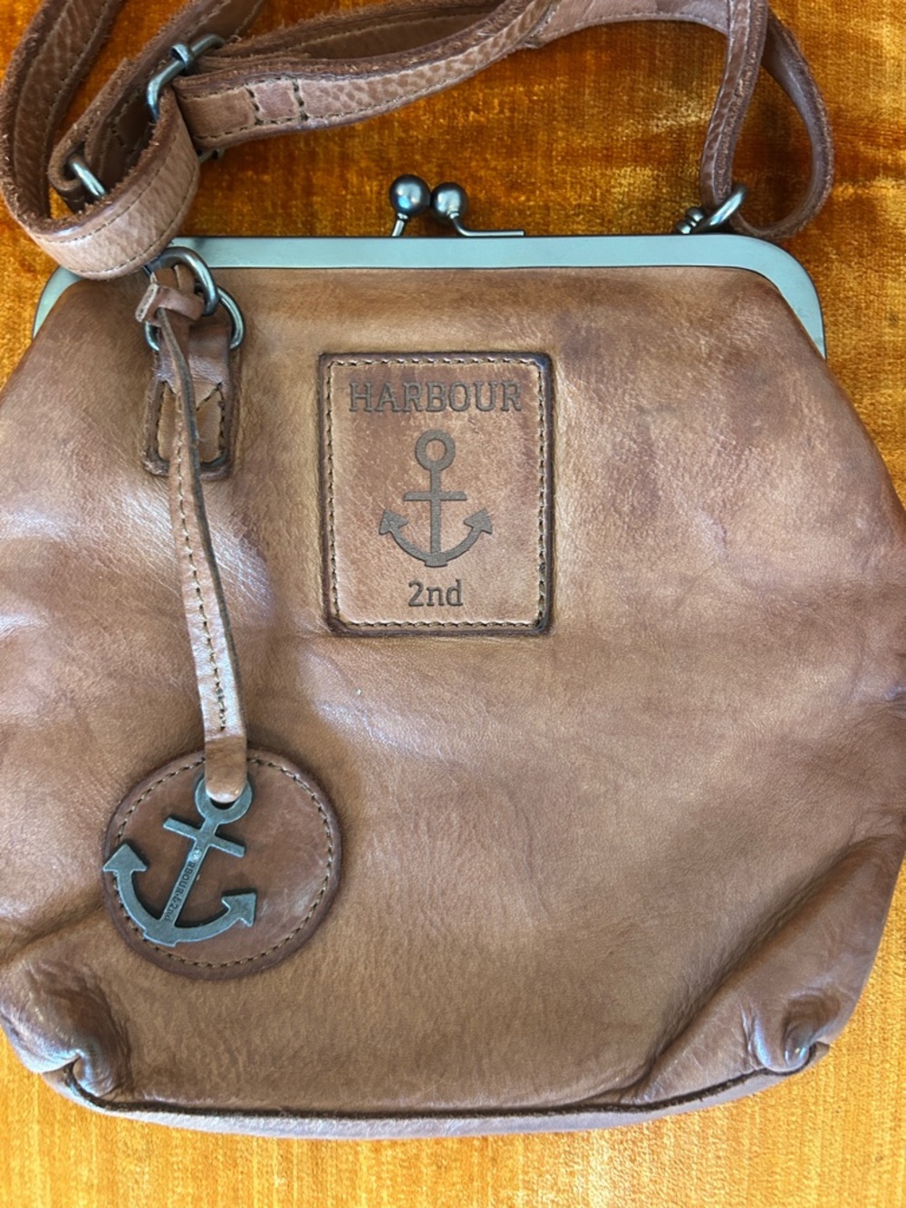 Harbour 2nd Distressed Brown Leather Crossbody Bag with Kiss Lock Closure - Picture 2 of 6